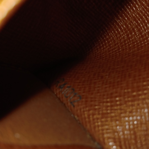 LOUIS VUITTON 4 KEY HOLDER AUTHENTIC - Picture 7 of 11